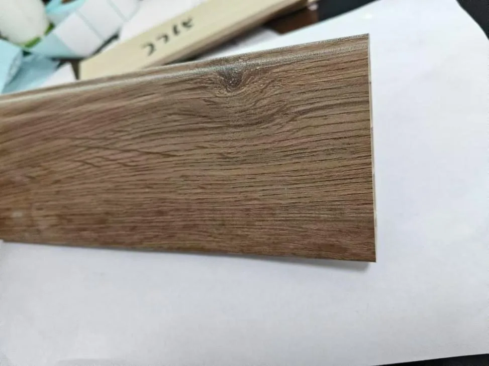 ZOCLO DE PISO SPC 240*13.5CM